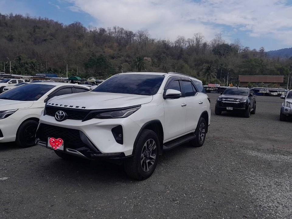 เหมารถนั่งส่วนบุคคล 7 ที่นั่ง fortuner ไปต่างจังหวัดราคาถูก